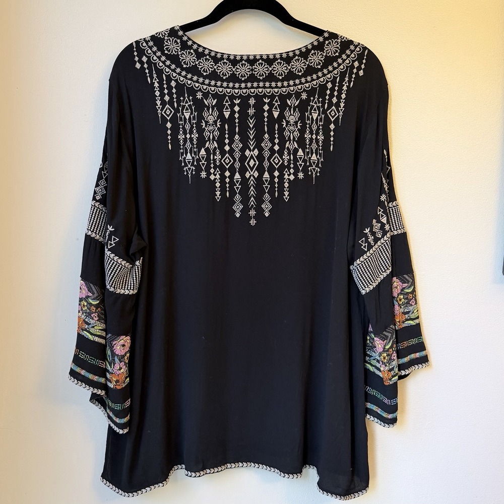 John.Mark Top Embroidered Bohemian 1X Black Multi Bell Sleeves Side Slits - Picture 3 of 6